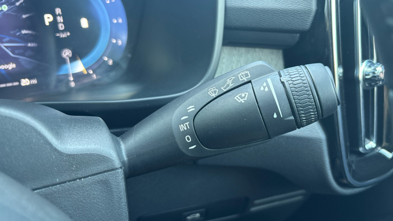 Volvo XC40 2.0 B4P Ultra Dark 5dr Auto Petrol Estate